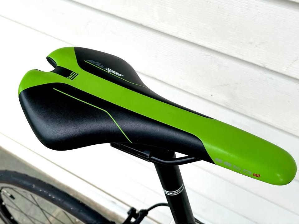 XL (61cm) Cannondale Synapse Carbon Fiber Road Bike, Shimano 105
